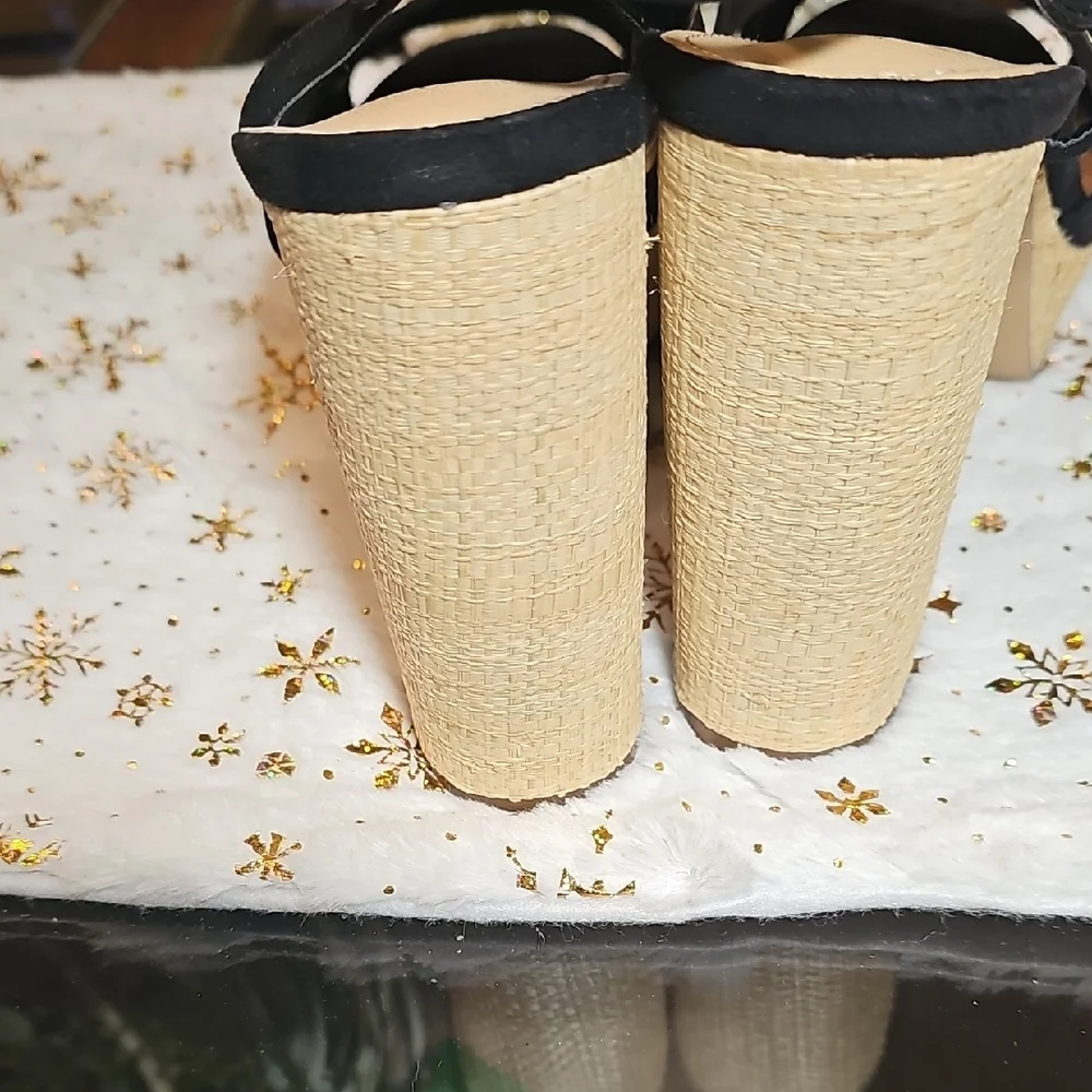 Shoe Dazzle Black and Tan Platform Sandals